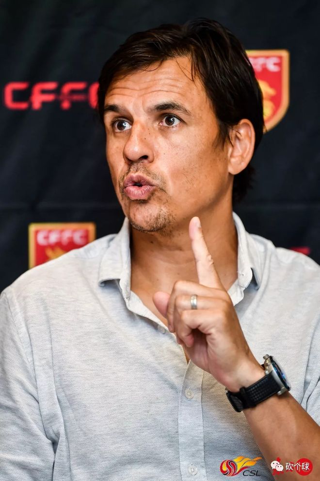 西汉姆训练开放日,转会期强势反弹引欢呼,亚冠在即,赛季目标并未改变(西汉姆双杀利物浦) 西汉姆训练开放日,转会期强势反弹引欢呼,亚冠在即,赛季目标并未改变(西汉姆双杀利物浦)