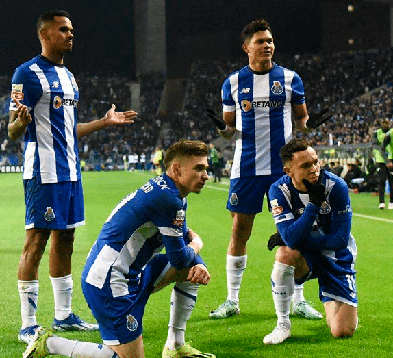 九游正版入口-葡超赛程吃紧，法兰克福今夜临场应变，目标明确，轮换策略成焦点(法兰克福站决赛赛程)