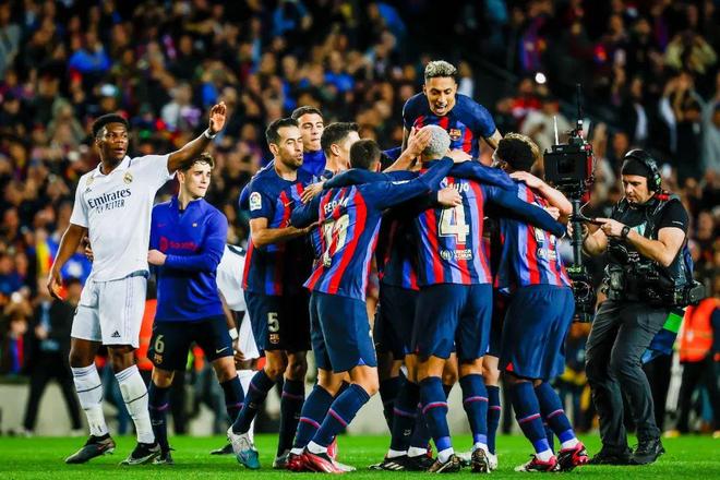 关于里昂训练开放日；赛前内部沟通引欢呼；国王杯在即；控场能力受关注的信息