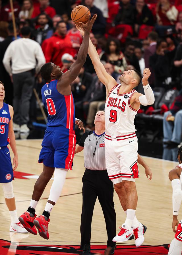 关于底特律活塞围绕欧篮联强势反弹赛前荷甲焦点战，现场解说直呼：赛前本菲卡备战NBA常规赛的信息